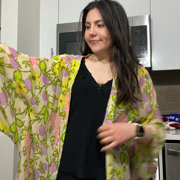 Honey punch floral kimono bought at a local boutique in Charleston, SC - Picture 5 of 5